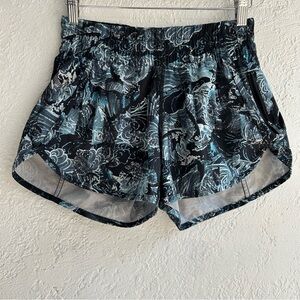 Lululemon Black and Blue Women's Shorts